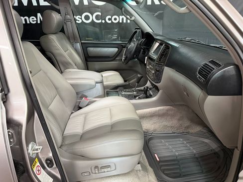 Used 2007 Toyota Land Cruiser image 19