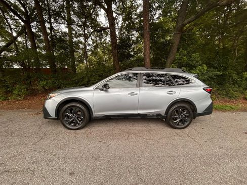 Used 2020 Subaru Outback Onyx Edition XT AWD/4WD image 2