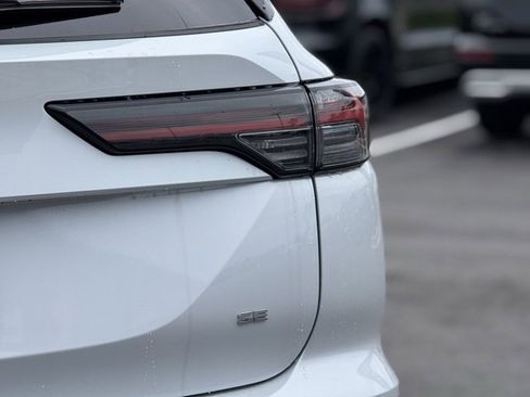 New 2025 Mitsubishi Outlander SE image 9