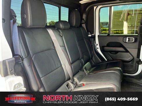 Used 2024 Jeep Gladiator Rubicon AWD/4WD image 23