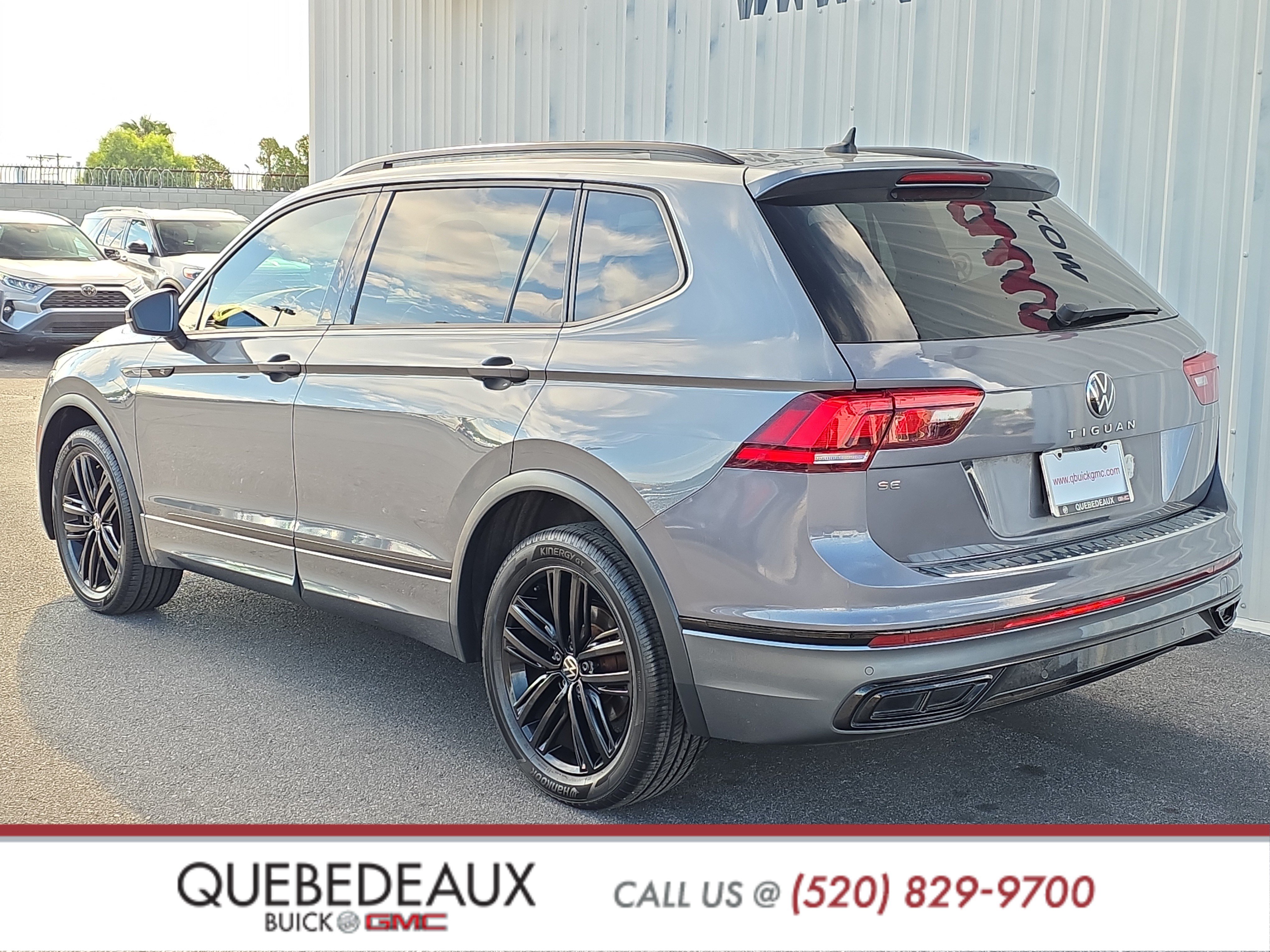Used 2022 Volkswagen Tiguan SE R-Line FWD image 5