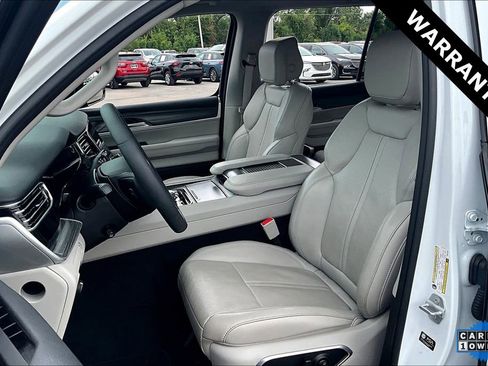 Used 2023 Jeep Wagoneer Series III w/ Preferred Equipment Group image 20