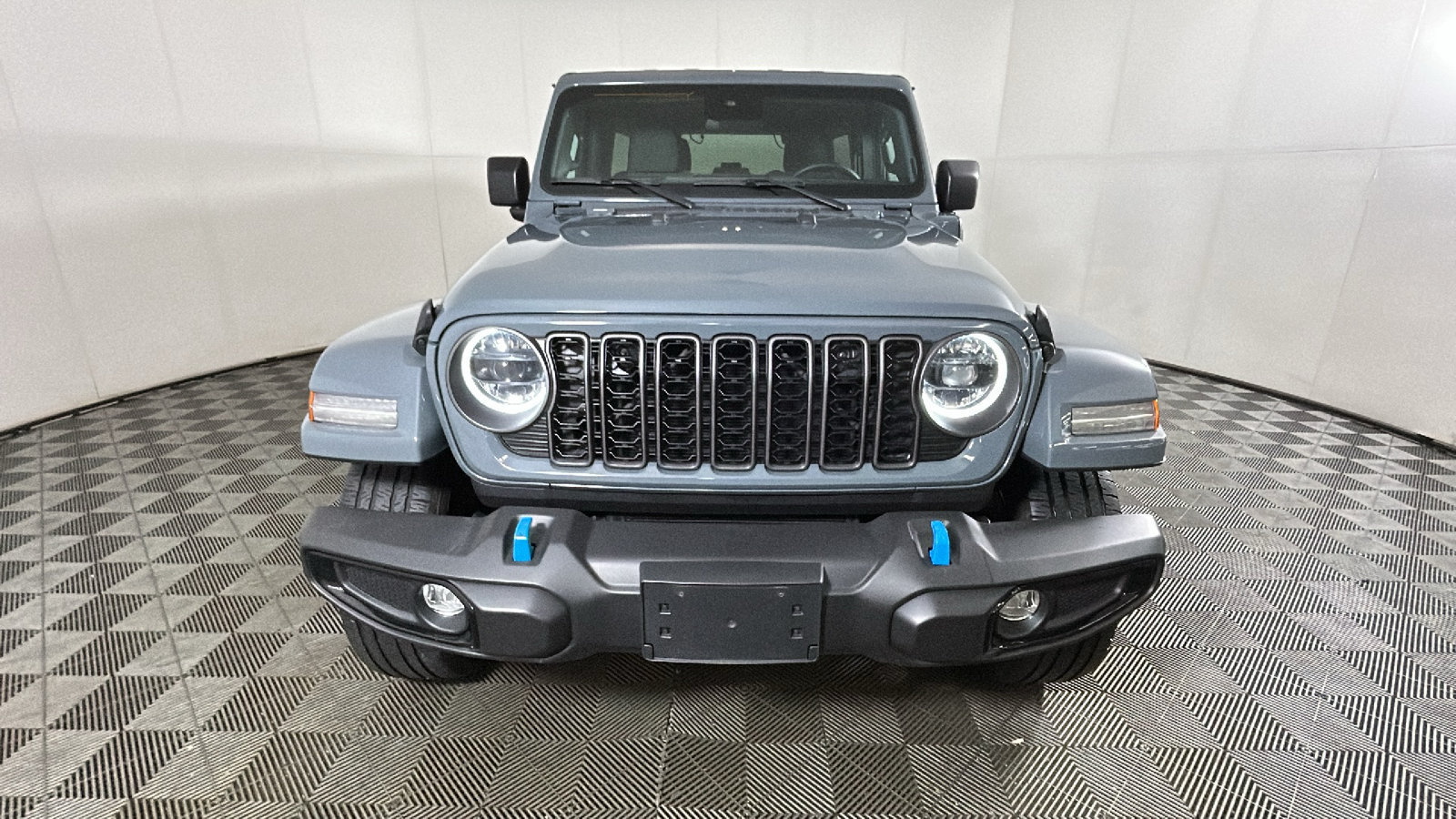 Used 2024 Jeep Wrangler Unlimited w/ Convenience Group AWD/4WD image 9