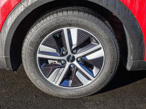 Used 2022 Kia Niro LXS image 9