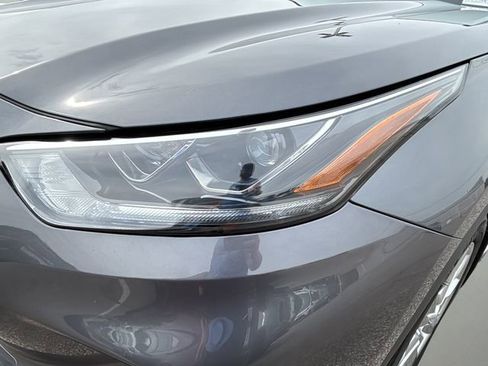 Used 2022 Toyota Highlander Limited FWD image 9