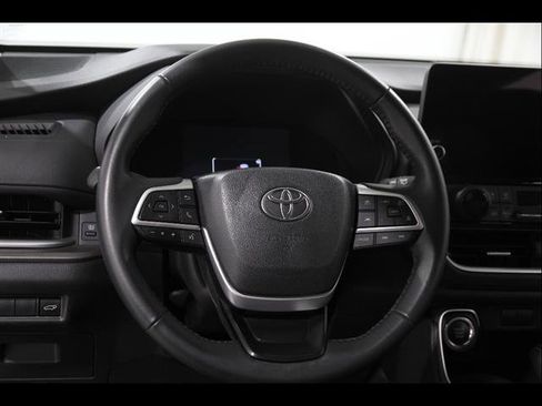 Used 2025 Toyota Grand Highlander AWD image 7