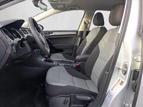 Used 2016 Volkswagen e-Golf SE w/ DC Fast Charging Package image 16