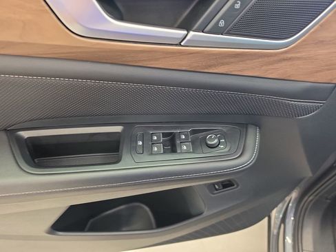 Used 2025 Volkswagen Atlas SE FWD image 16