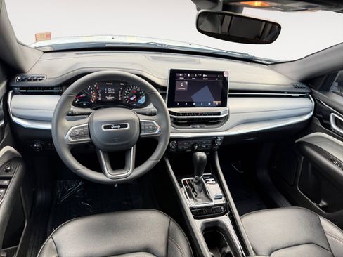 Used 2023 Jeep Compass Limited image 15