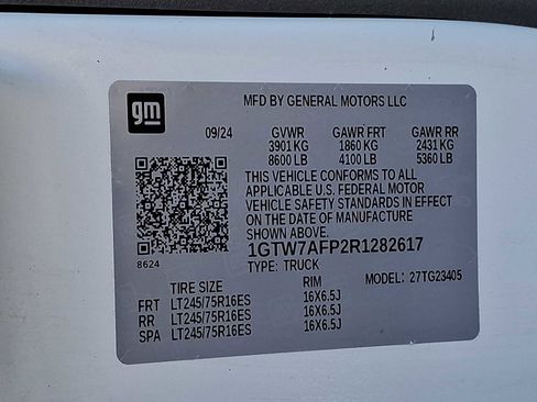 Used 2024 GMC Savana 2500 w/ Driver Convenience Package RWD image 27
