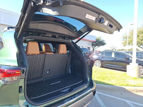 Used 2023 Toyota Highlander Platinum image 40