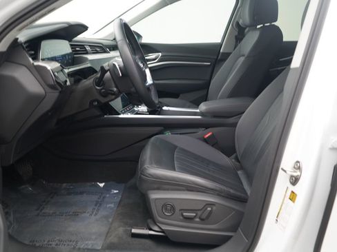 Used 2024 Audi Q8 e-tron Premium image 6