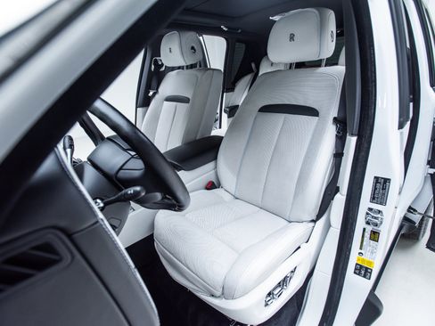 Used 2019 Rolls-Royce Cullinan AWD/4WD image 3