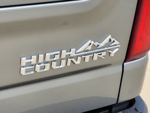 Used 2025 Chevrolet Silverado 1500 High Country AWD/4WD image 8