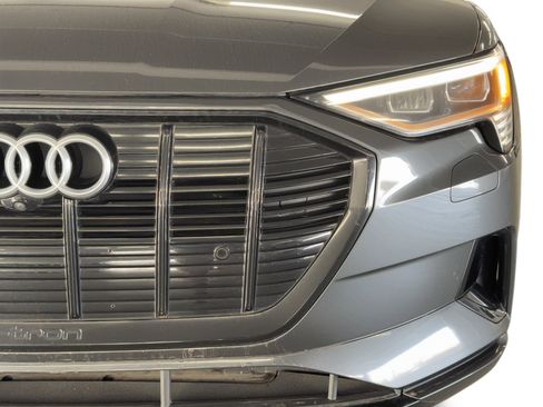 Used 2021 Audi e-tron Premium w/ Convenience Plus Package image 11