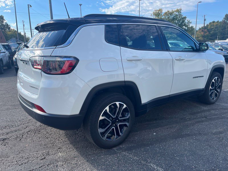 Used 2024 Jeep Compass Limited AWD/4WD image 5