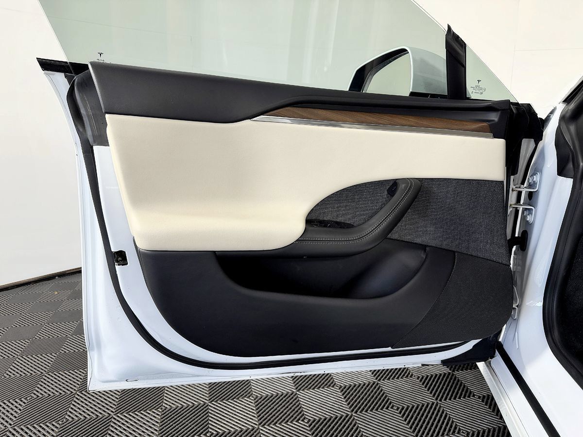Used 2022 Tesla Model S AWD/4WD image 29