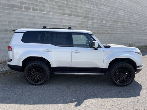 Used 2024 Lexus GX 550 w/ Accessory Package (Z1) AWD/4WD image 25