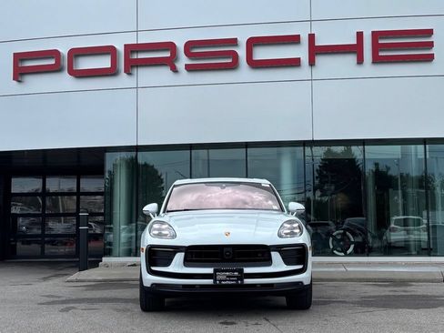 Certified 2023 Porsche Macan AWD/4WD image 23