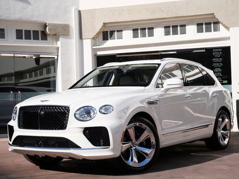 New 2025 Bentley Bentayga Plug-In Hybrid image 11