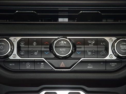 Used 2024 Jeep Gladiator Rubicon w/ Convenience Group image 25