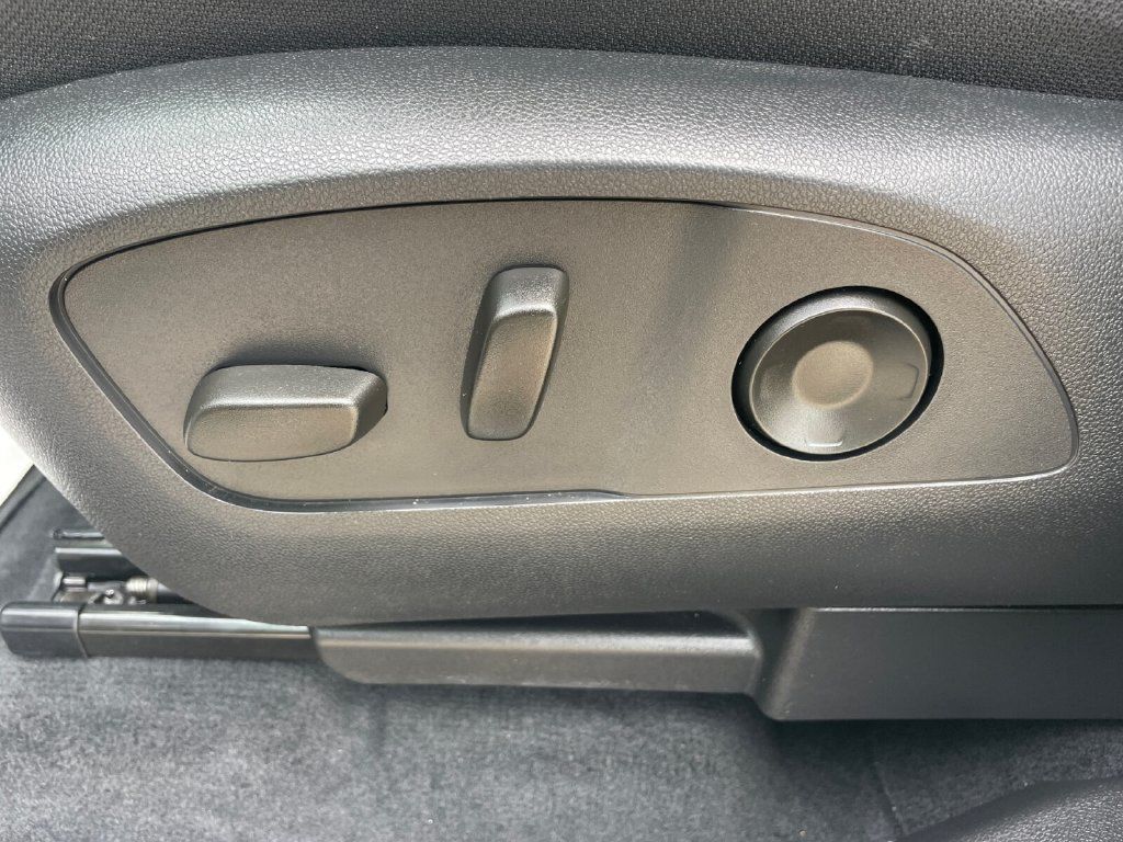 Used 2024 Chevrolet Traverse LT w/ LPO, Floor Liner Package FWD image 22