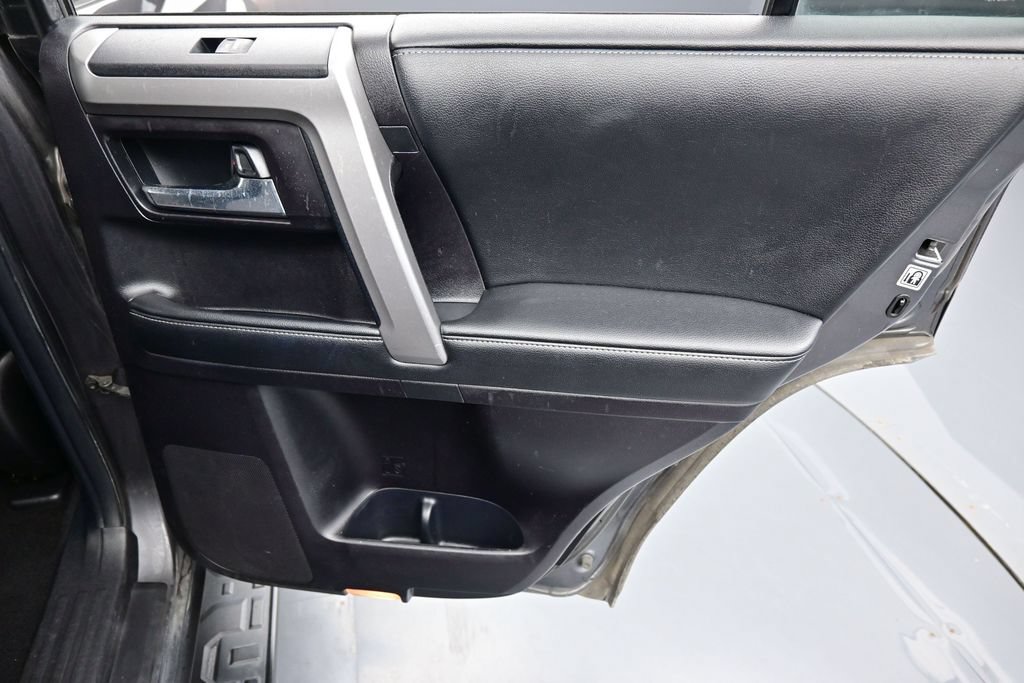 Used 2014 Toyota 4Runner SR5 AWD/4WD image 33