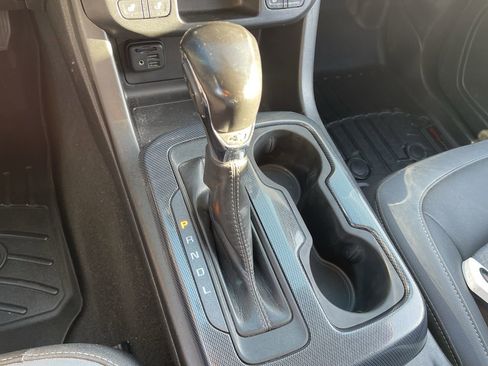 Used 2022 Chevrolet Colorado Z71 AWD/4WD image 16