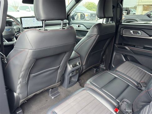 Used 2025 Ford Explorer ST-Line w/ ST-Line Street Pack image 26