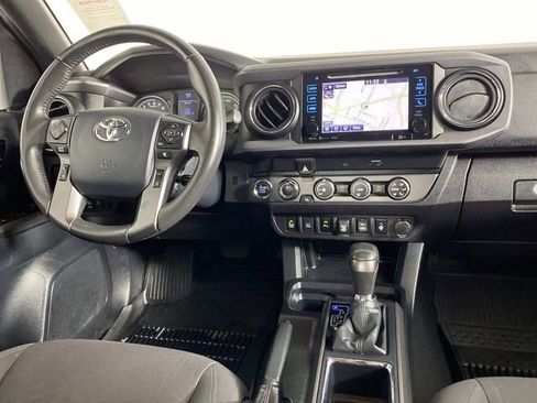 Used 2019 Toyota Tacoma TRD Sport w/ Technology Package AWD/4WD image 13