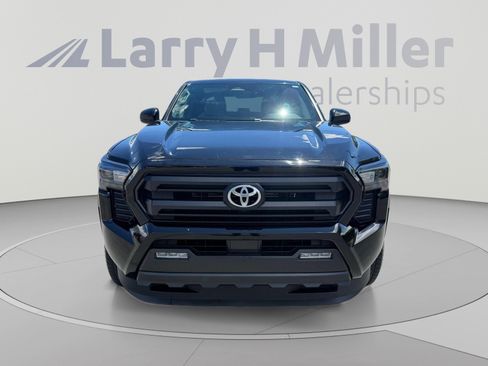 Used 2024 Toyota Tacoma SR5 AWD/4WD image 9