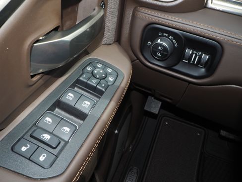 New 2025 RAM 2500 Limited image 32