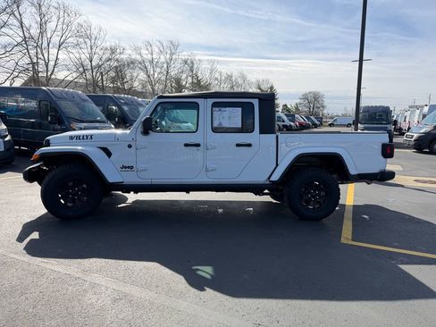 Used 2022 Jeep Gladiator Willys image 4