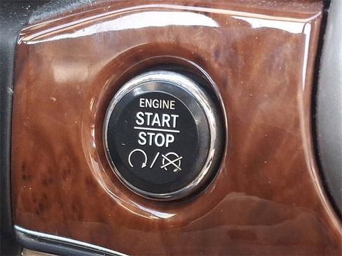 Used 2013 Jeep Grand Cherokee Limited image 26