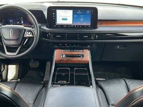 Used 2025 Lincoln Aviator Black Label w/ Black Label Special Edition image 9