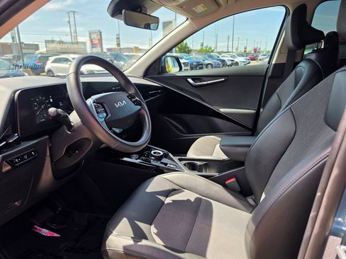 Certified 2023 Kia Niro Wind w/ Wind Preserve Package FWD image 9