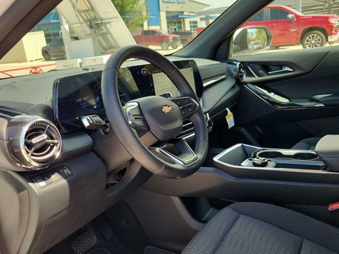 Used 2026 Chevrolet Equinox LT w/ Safety and Technology Package FWD image 10