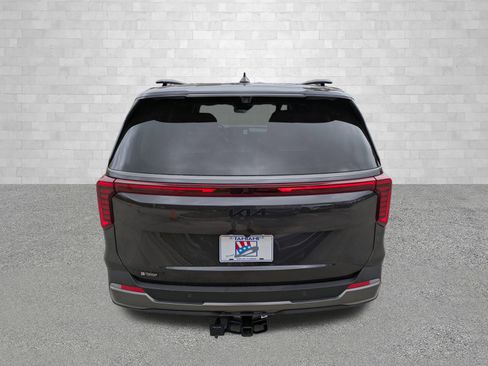 Used 2025 Kia Carnival SX Prestige image 3