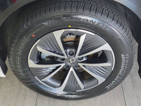 Certified 2023 Lexus RZ 450e Premium image 9