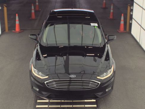Used 2019 Ford Fusion SE w/ Equipment Group 151A FWD image 2