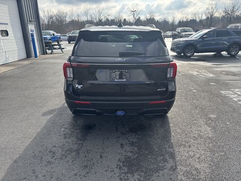 Used 2025 Ford Explorer ST-Line w/ ST-Line Street Pack image 4