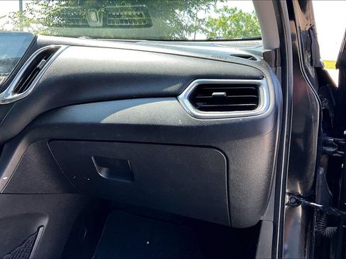 Used 2018 Chevrolet Equinox LT w/ Sun & Infotainment Package AWD/4WD image 17