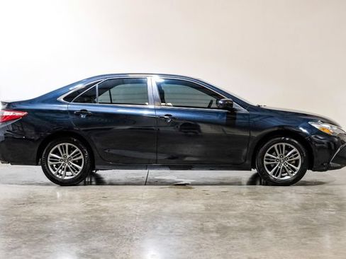 Used 2017 Toyota Camry SE FWD image 11