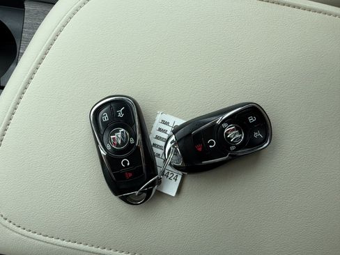 Used 2023 Buick Enclave Avenir w/ Avenir Technology Package AWD/4WD image 44