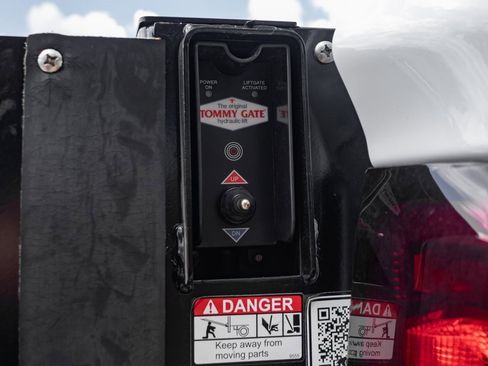 New 2024 GMC Sierra 3500 Pro w/ Convenience Package image 9