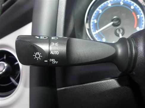 Used 2019 Toyota Corolla LE FWD image 33