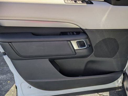 Used 2022 Land Rover Discovery S R-Dynamic image 16