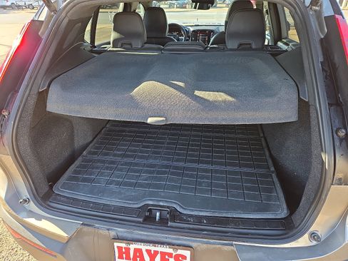 Used 2022 Volvo XC40 T5 R-Design w/ Climate Package image 9