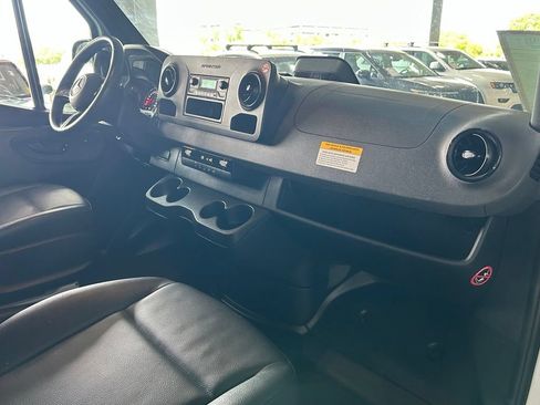 Used 2025 Mercedes-Benz Sprinter 2500 image 35