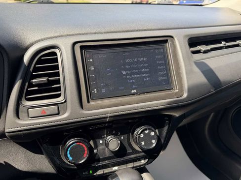 Used 2018 Honda HR-V LX image 22